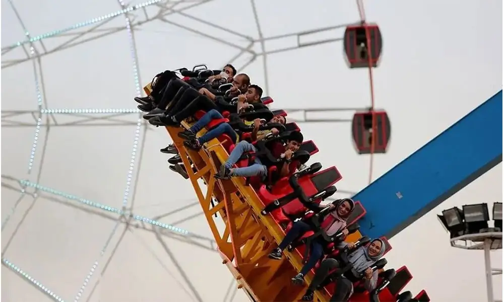 شهربازی سرزمین شگفت ‌انگیز (دریاچه چیتگر)